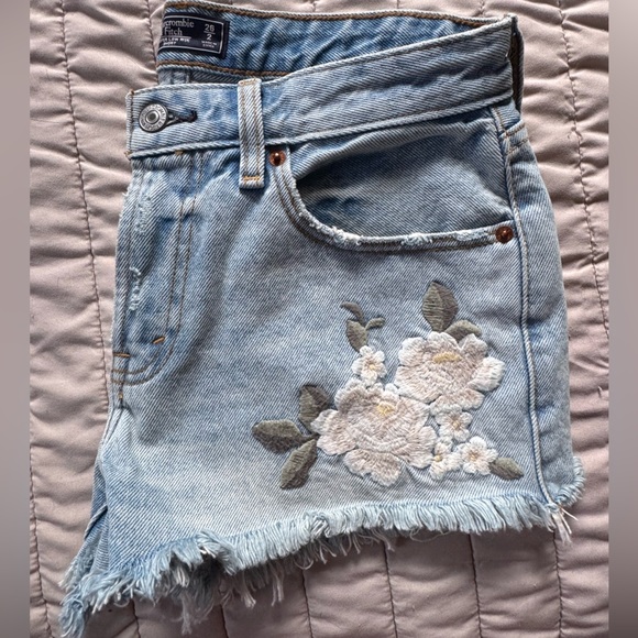Abercrombie & Fitch Harper Low Rise Shorts Size 2 - Picture 5 of 5